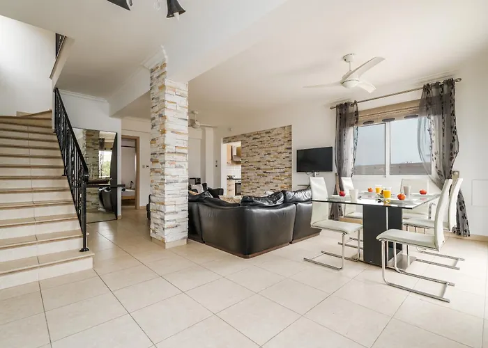 Spacious With Private Pool & Breathtaking Panoramic Views ヴィラ アヤナパ